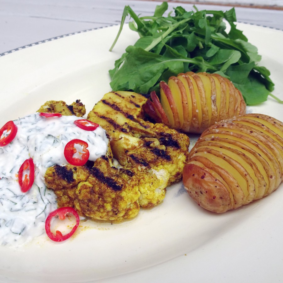 Bloemkoolsteak met kruidenyoghurt