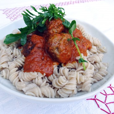 Pasta tomatensaus en balletjes