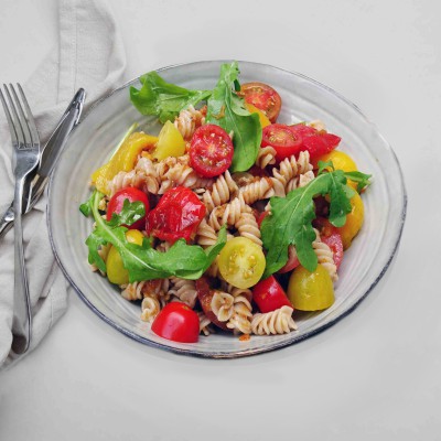 Pastasalade met gegrilde paprika